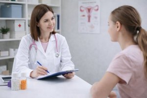 Врач гинеколог-эндокринолог: в каких случаях он нужен и как связаны гормоны с женским здоровьем