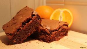 Orange brownies with walnuts are a fragrant dessert.