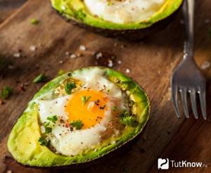 Avocado with egg for breakfast for weight loss