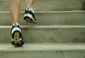 бег по лестнице в подъезде