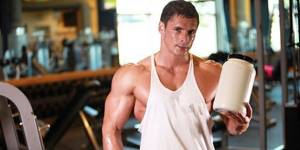 Bodybuilder in the gym