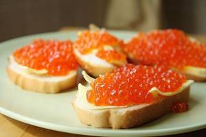 Sandwich with red caviar calorie content