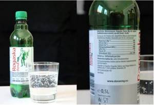 Бутылки и налитая минеральная вода