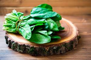 Spinach retains its valuable properties during any heat treatment.
