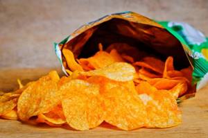 Why are chips harmful, how many calories do they contain per 100 grams?