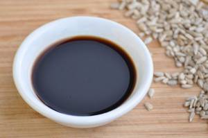 Which is healthier: salt or soy sauce?