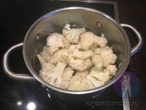 cauliflower in a saucepan