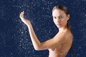 girl under a contrast shower
