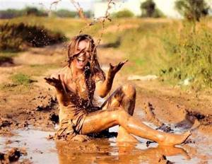 девушка в грязи