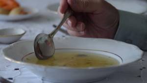 Diet soup with chicken broth: recipes and cooking tips