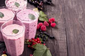 Add more berries to your smoothies, because they have a diuretic effect and saturate the body with antioxidants