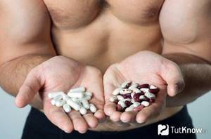 Two handfuls of tablets and capsules