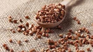 Is there fiber in buckwheat and how much is there in boiled cereal?