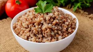Is there fiber in buckwheat and how much is there in boiled cereal?