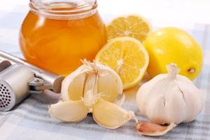 Photo of garlic, honey, lemon