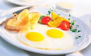 Fried egg with croutons
