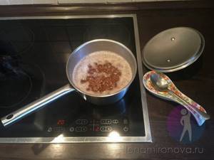 buckwheat boils in a saucepan