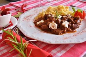 Beef Goulash. Calories per 100 grams, proteins, fats, carbohydrates 