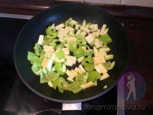 zucchini and bell pepper in a frying pan
