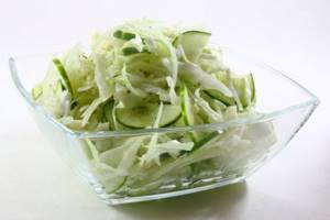 How to make fresh cabbage salad with cucumber