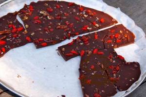 Как приготовить вкусную сыроедческую сладость - шоколад