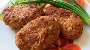 How to cook delicious and juicy minced pork cutlets with rice