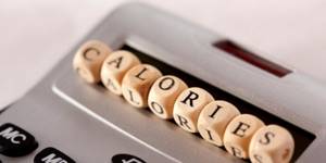 Calculator-and-inscription-calories-calculation-of-the-daily-calories-school-of-nutritionists-Lara-Sereboryanskaya
