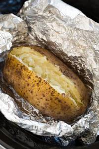 calorie content of baked potatoes in skins