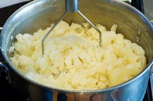 calorie content of mashed potatoes with milk