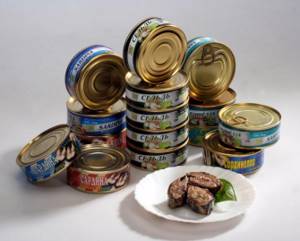 Calorie content of canned fish salmon. Chemical composition and nutritional value. 