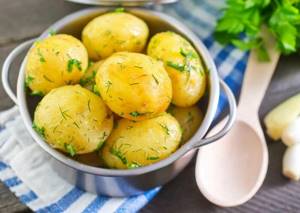 Boiled potatoes. Calorie content in water with salt, ready-made food, how to use it on a diet 