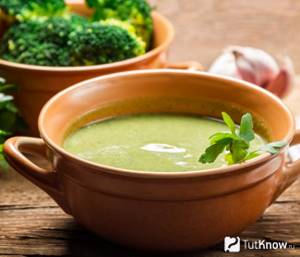 Creamy broccoli and zucchini soup