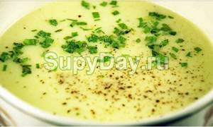 Cream soup of young zucchini