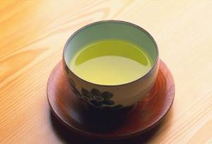 кружка с зеленым чаем
