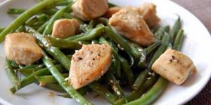 Chicken stewed with green beans