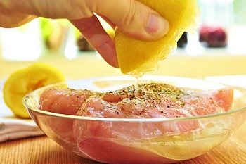 Лимонный сок в кулинарии - рецепт маринада