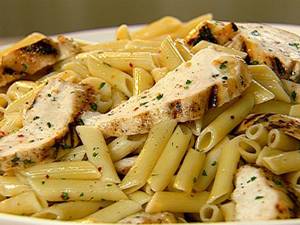 Grilled chicken slices with pasta