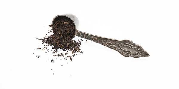 spoon with tea leaves