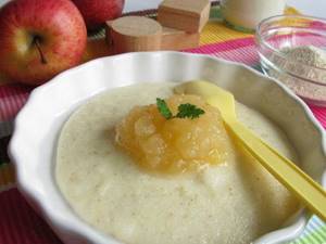 Semolina porridge with honey