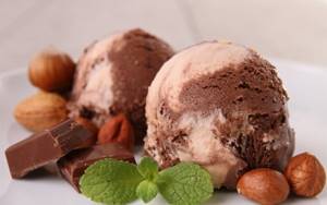 almond-peach ice cream with nuts