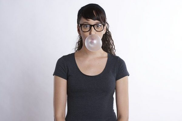 Is it possible for those losing weight to chew gum while on a diet?