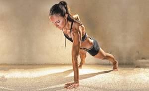 muscles work when pushing up from the floor