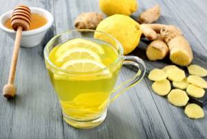 Drink with honey and lemon