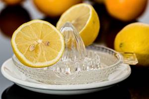 Colon cleanse with lemon juice