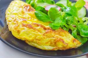 omelette with vegetable salad