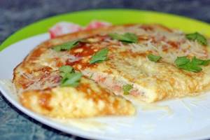 Omelet with tomato, spinach and bell pepper