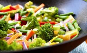 Основное правило соблюдения вегетарианской диеты – ограничение или исключение из рациона животных жиров и белков