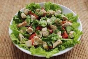 Vegetable salad with turkey meat