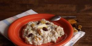 Oatmeal with dried fruits
