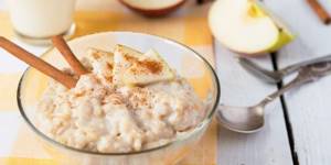 Oatmeal with apple